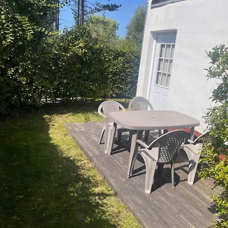 Au Bord De La *